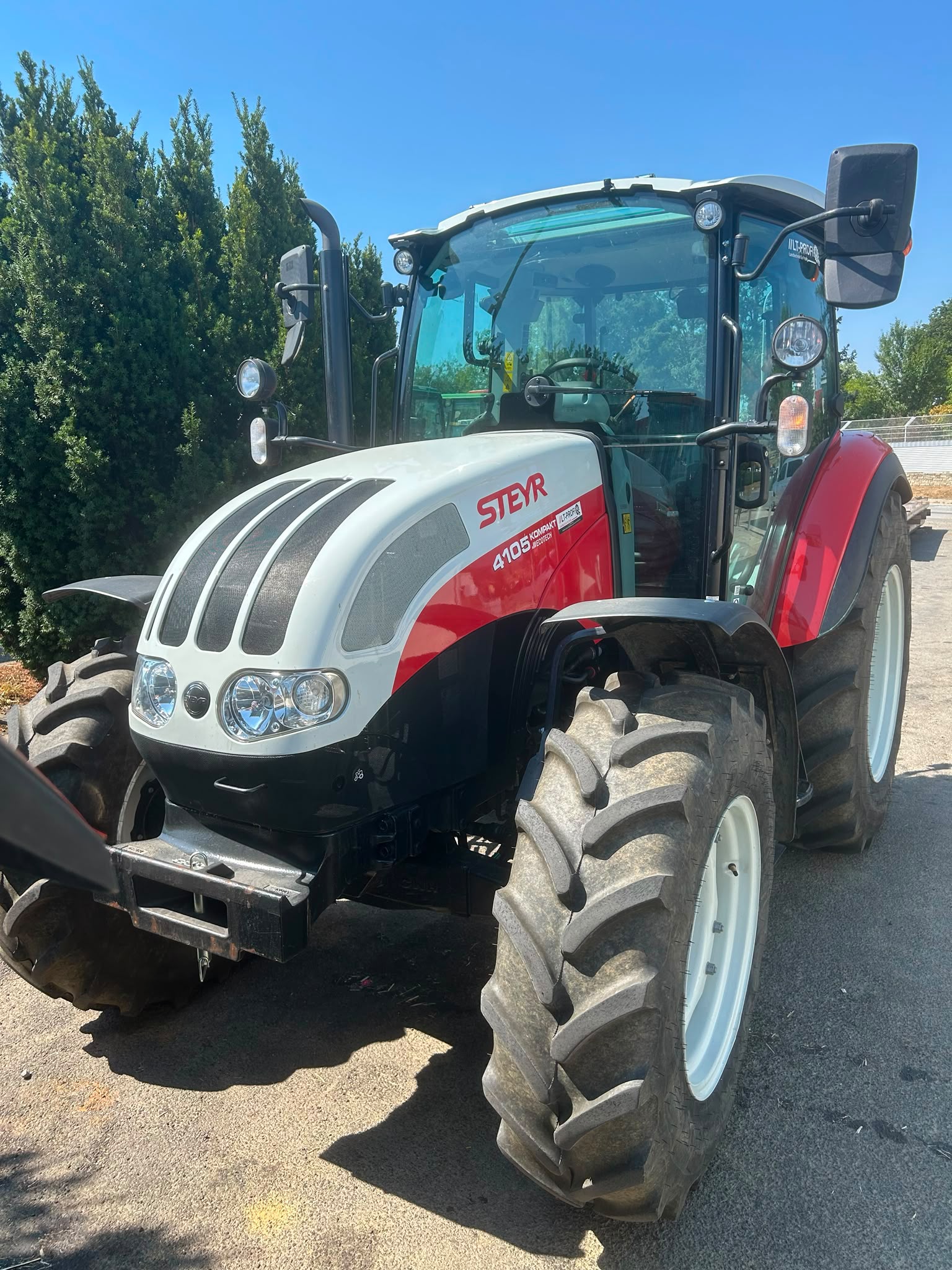 Steyr 4105 Kompakt ET Profi HiLo – kompakt, leistungsstark und komfortabel - Vermittlungsverkauf